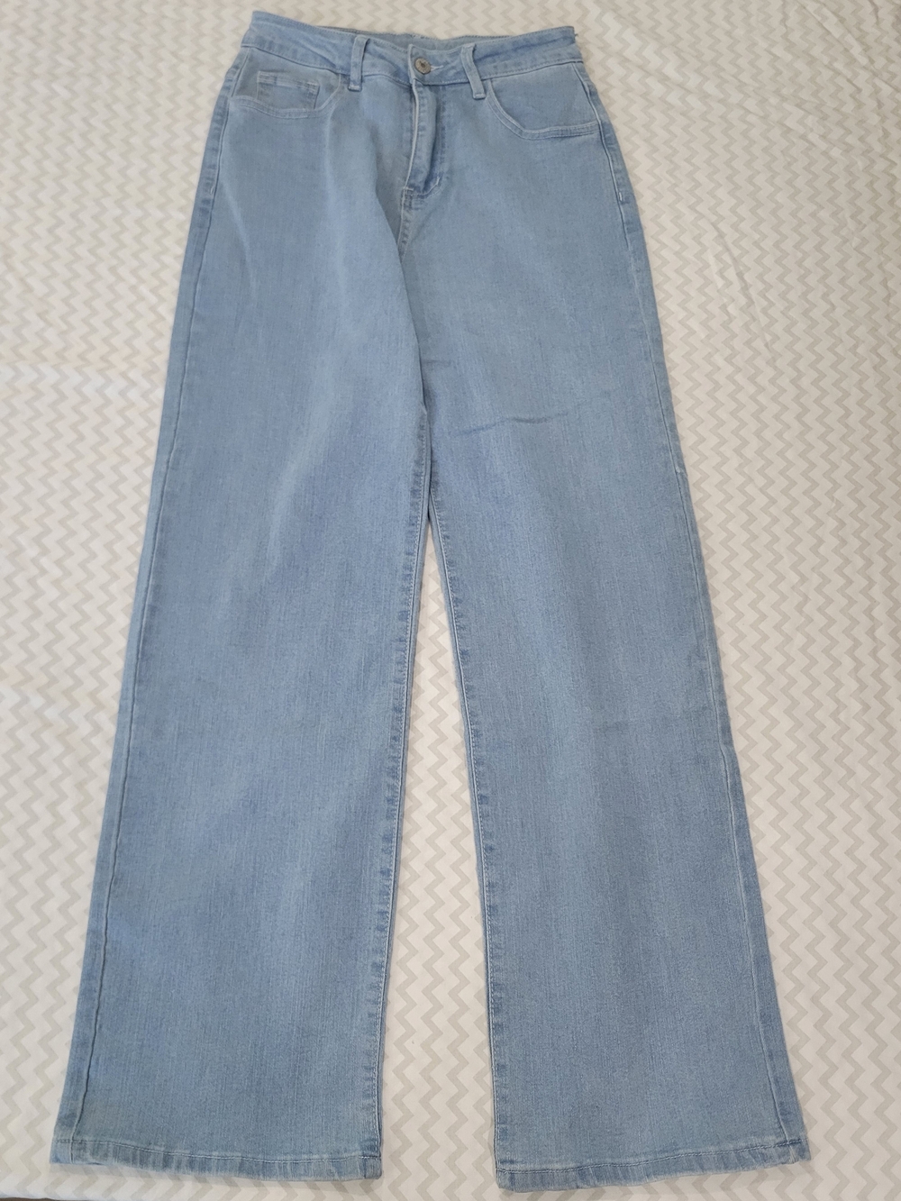 Unbranded Womens Light Wash Wide Leg Jeans. Size Small. Strechy